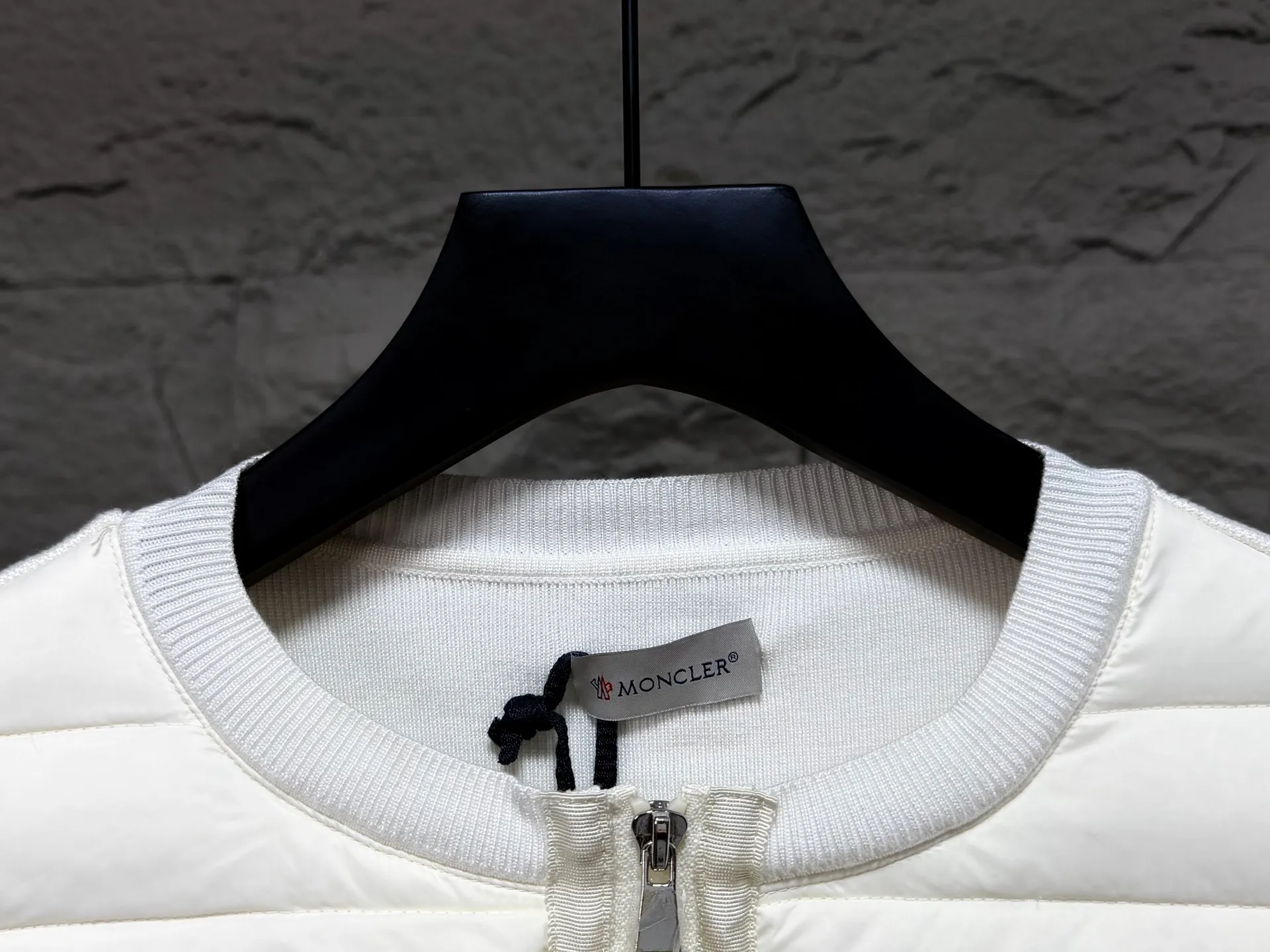 𝙈𝙤𝙣𝙘𝙡𝙚𝙧/ （ ̀ ̀ ̀ ̀） ▫️ ， ， ， ； 、 ， ， 。 ▫️ ， ， ； ， ， 。 Classic ， ， 。 ▫️ ， ，Cream White ，Versatile 。 ▫️ ， ， 、 ， 、 ， 。